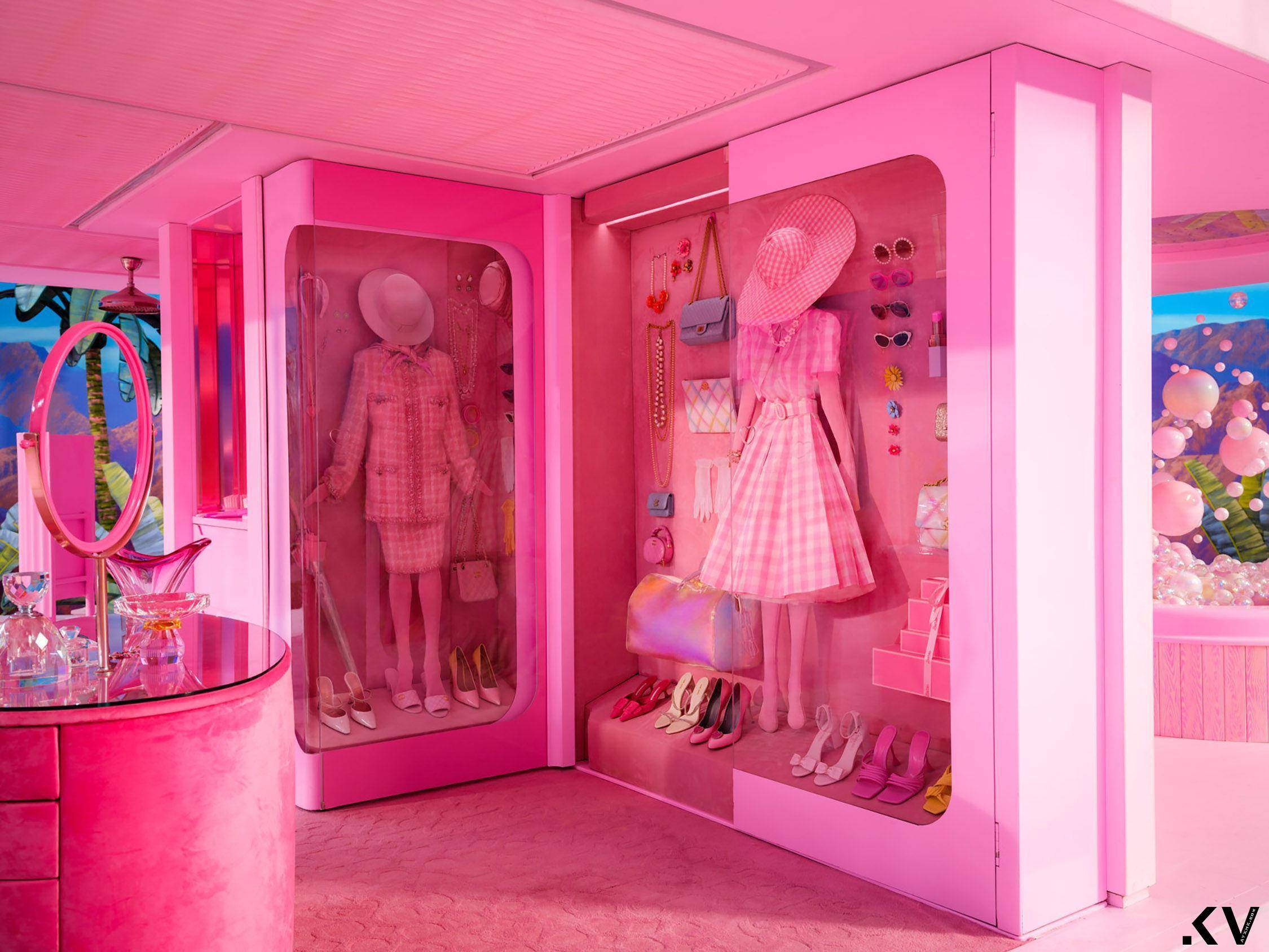 《芭比》衣橱里都是梦幻香奈儿！标志性粉色套装、爱心造型包款爆红 时尚穿搭 图1张